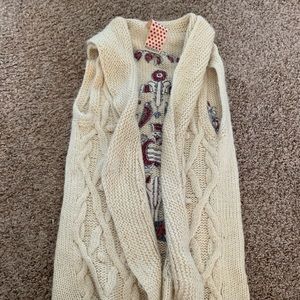 Good condition ivory embroidery sweater vest